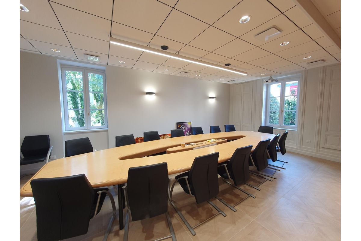 Eclairage de bureaux dans une entreprise ligérienne