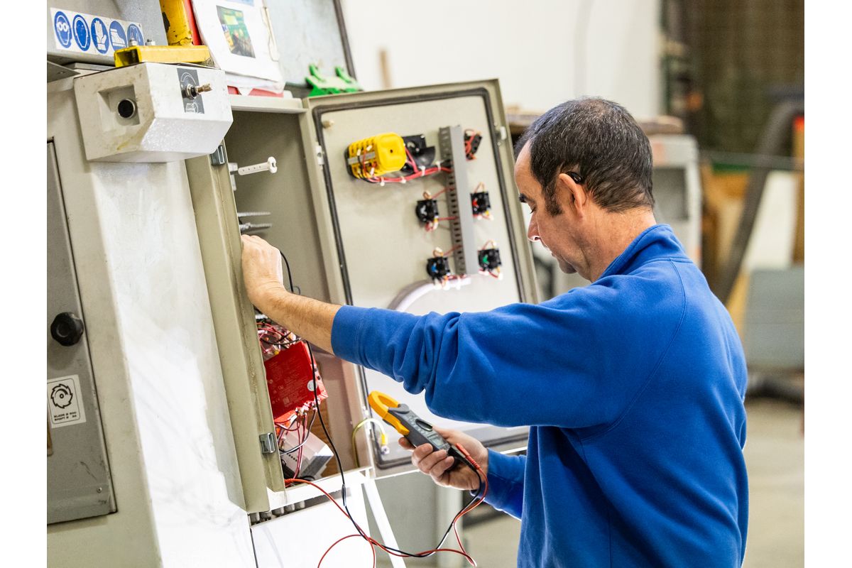 Dépannage électrique sur des tableaux pour les particuliers ou professionnels.